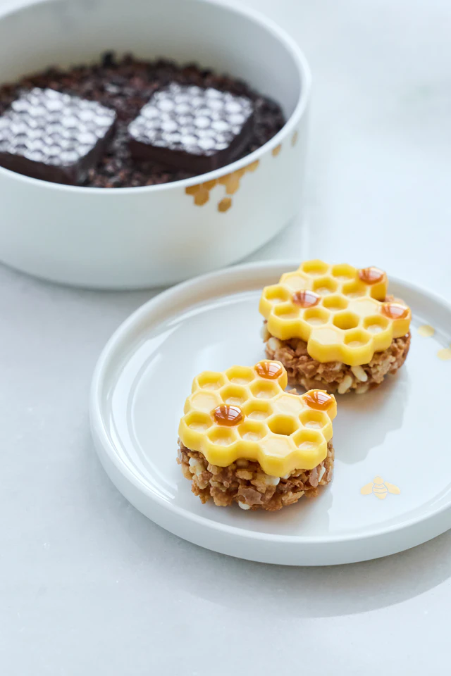 パリの気品が宿る「ビー ドゥ ショーメ」、極上のスイーツとセイボリーで綴る優雅な午後のひと時