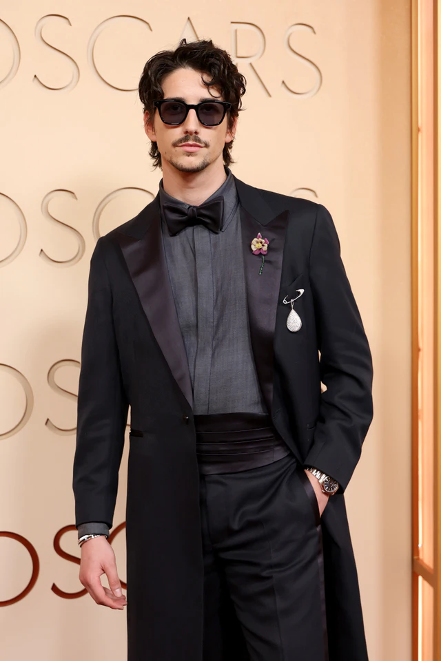 第98回アカデミー賞受賞式でブシュロンを纏うマイロ・マンハイム