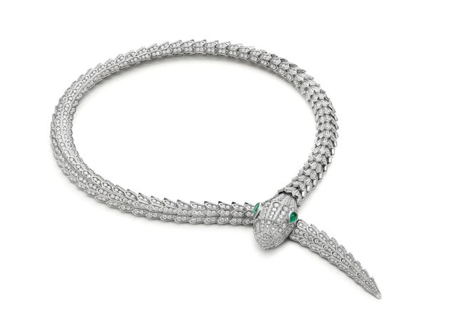 ブルガリ 「セルペンティ」 ネックレス WG x エメラルド x DIA