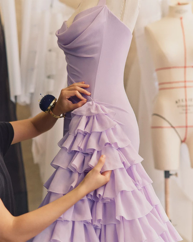 アカデミー賞を祝福するラベンダーの調べ、ルイ・ヴィトンが手掛けた精緻なカスタムガウン