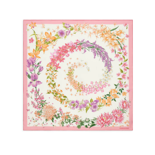 フェラガモを象徴するスカーフが空間を舞う、銀座三越で出会う先行販売のHUGやVARAの輝き