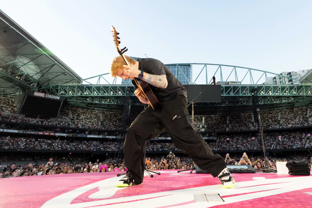 エド・シーラン×IWCシャフハウゼン、ステージを共にするポルトギーゼ・クロノグラフ・セラタニウムの存在感