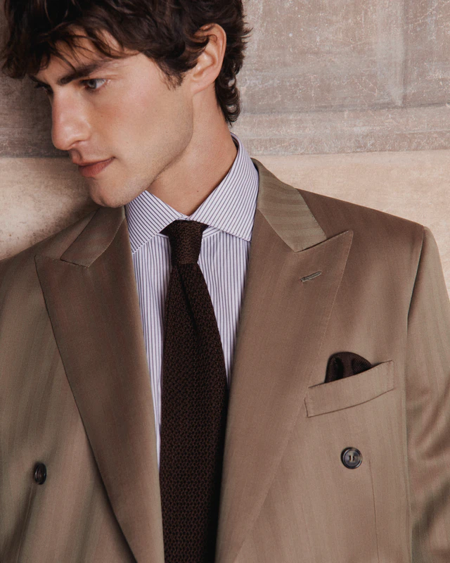 伝統と革新の融合、ブリオーニの新素材イリデが提案する現代的なテーラードスタイル