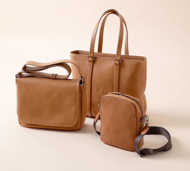 2026年春夏の土屋鞄、プリミティブな輝きを放つ限定カラー、タンが導く革の新境地