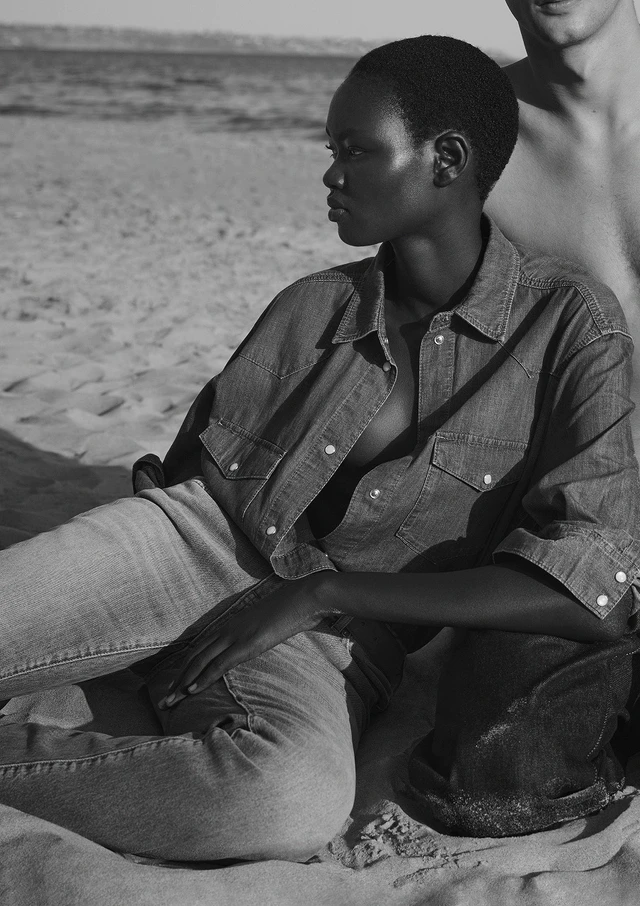 伝統とモダンの幸福な融合、エンポリオ アルマーニのデニムコレクションが導く新しい日常の装い