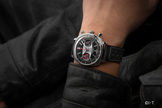 ブライトリングが贈る、仮面ライダー放映55周年記念モデル、大人の感性を満たす至高の計器