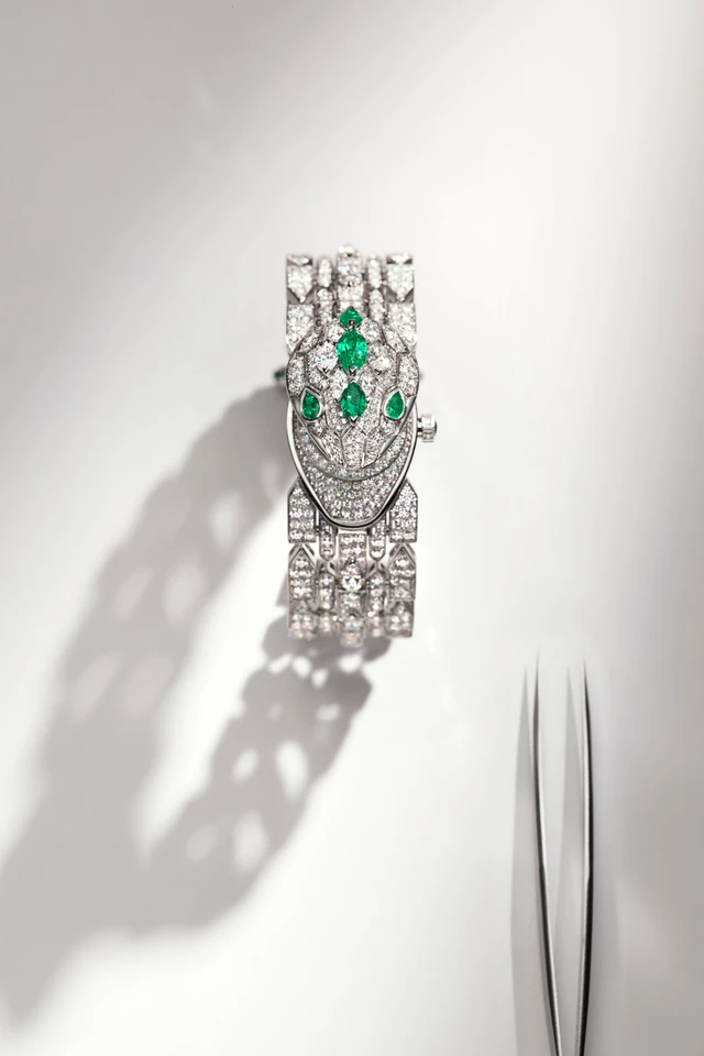 ブルガリ、エクレティカで見せる進化の真髄、セルペンティとクジャクが織りなす神話的輝き