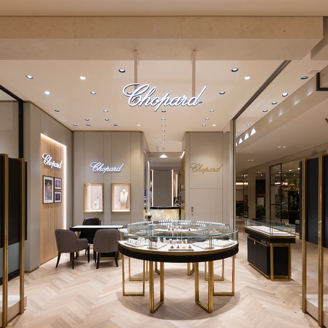 阪急うめだ本店のショパールが移設リニューアル、黄金の輝きと洗練が交差する至高のブティック