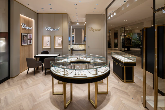 ショパールが贈る新たなエレガンスの聖域、阪急うめだ本店で出会う極上のウォッチとジュエリー