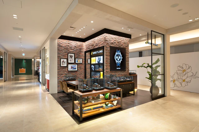 ブライトリング、西日本最大級のブティックを梅田に開設、稀少なアーカイブ展示も開催