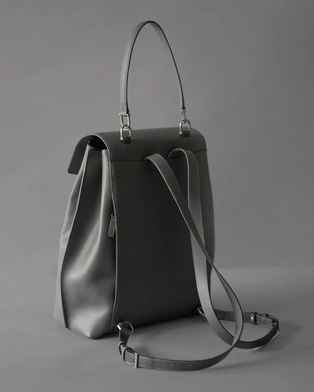 土屋鞄製造所「エルノー」が変える背負い姿の美学、ビジネスに品格を添える2wayの名品