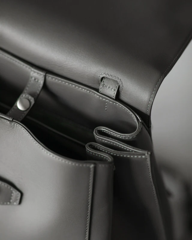 ランドセルの技を現代の感性で纏う、土屋鞄製造所の新作レザーバックパックが導く洗練