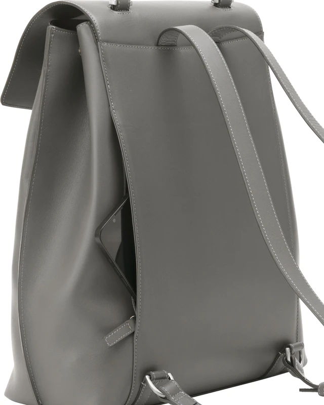 自由な両手とエレガンスを同時に手に入れる、土屋鞄製造所「エルノー」という賢い選択