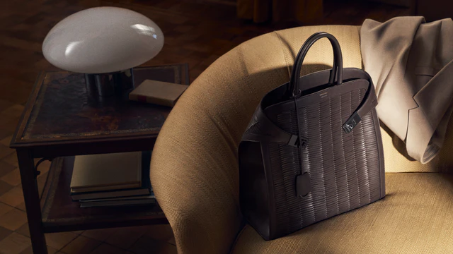 横浜高島屋に誕生したフェラガモの新たな世界、限定バッグ「HUG」と洗練のインテリア