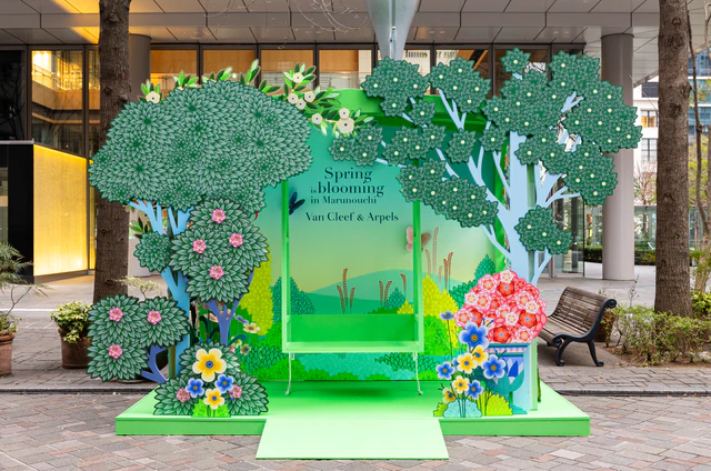 都会の真ん中に現れたパピヨンの楽園、ヴァン クリーフ&アーペルと祝祭の春を追いかけて