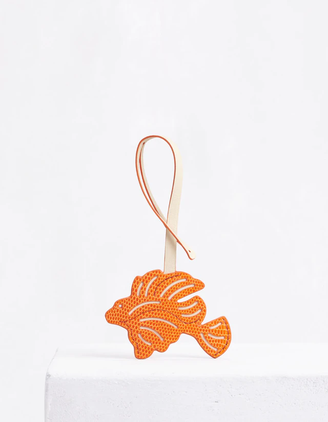 カミーユ・フォルネ　チャーム カサゴ 素材：本体：リザード　 付属：カーフ　　カラー：オレンジ　