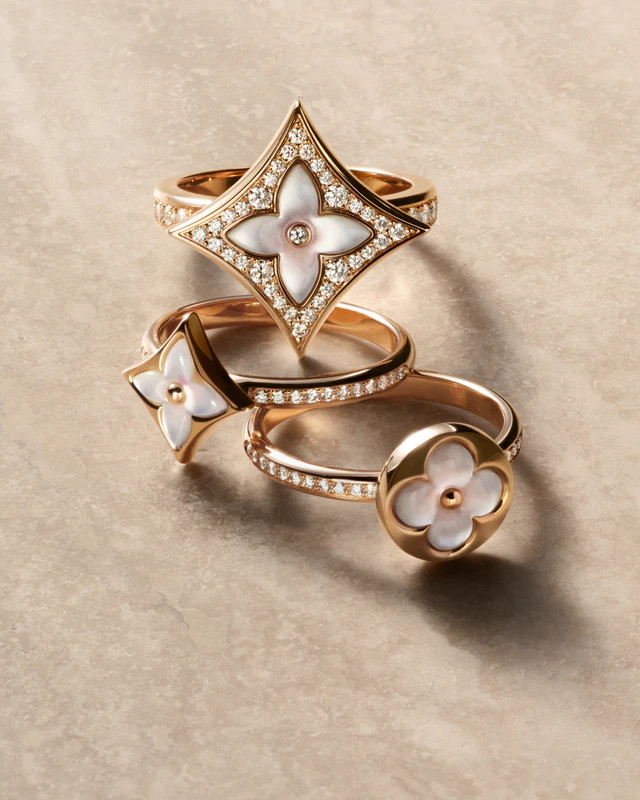 モノグラム・フラワーを纏う至福、ルイ・ヴィトン、ソーダライトとパヴェが紡ぐ新たなエレガンス