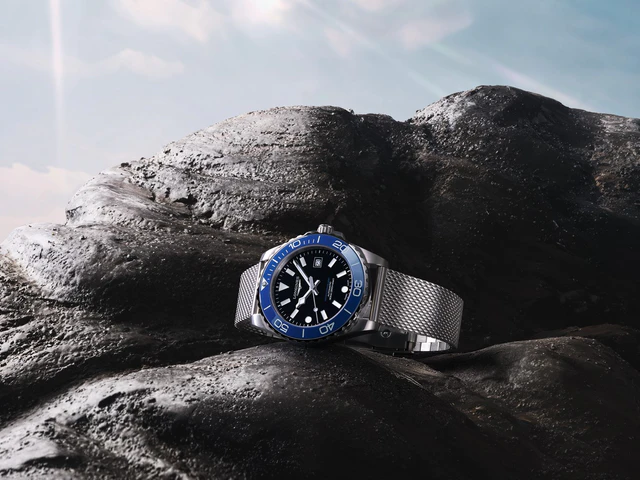 静謐なブルーが誘う新しい時を刻むパートナー、ロンジン、ハイドロコンクエストの最新章