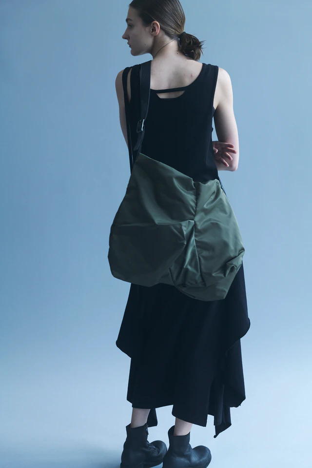 ヨウジヤマモト、discord Yohji Yamamotoより上質なイタリア製ナイロンの新作が登場