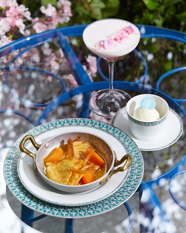 予約不要で楽しむ至福のひととき、ティファニーの桜テラスで春の息吹を感じる午後