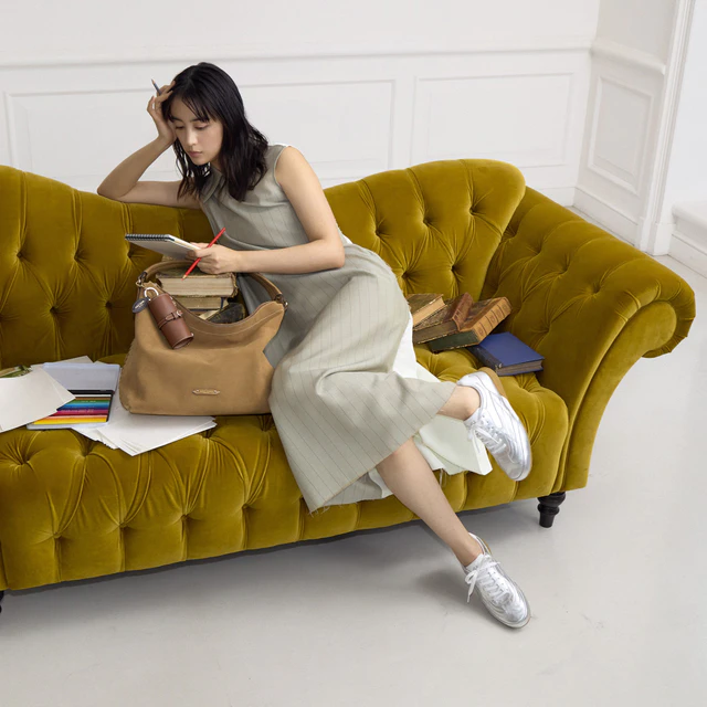 コール ハーンの新作と山本美月さんが体現する、あらゆる瞬間を自由に楽しむためのモダンワードローブ