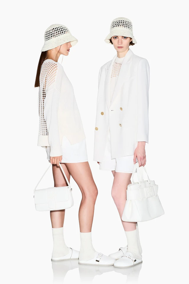 ミニマリズムを再定義するアルマーニ エクスチェンジ、軽やかな空気感を紡ぐ新作の誘惑