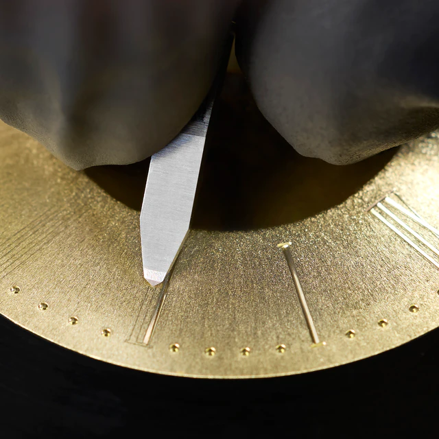 羽毛のごとき軽やかさと超絶技法の融合、クレドールが創造する「ゴールドフェザー」の真髄