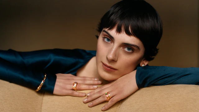 鮮烈なカラーとミニマリズムの融合、ポメラート「イコニカ」新作リングという名の芸術