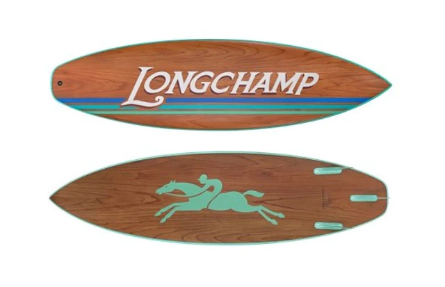 サーフカルチャーが息づくロンシャンの新作、限定サーフボードも表参道に登場