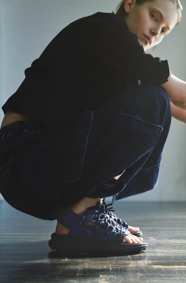 職人技が宿る漆黒と青、ヨウジヤマモト Y'sが再解釈したFlower MOUNTAINの造形