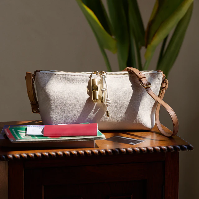 フルラ デビ― ミニショルダーバッグ/ サイズ：W25,5 x H15 x D14cm / カラー：パンナ