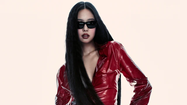 レイバン 新アンバサダーに BLACKPINK のジェニーが就任、伝統と革新を