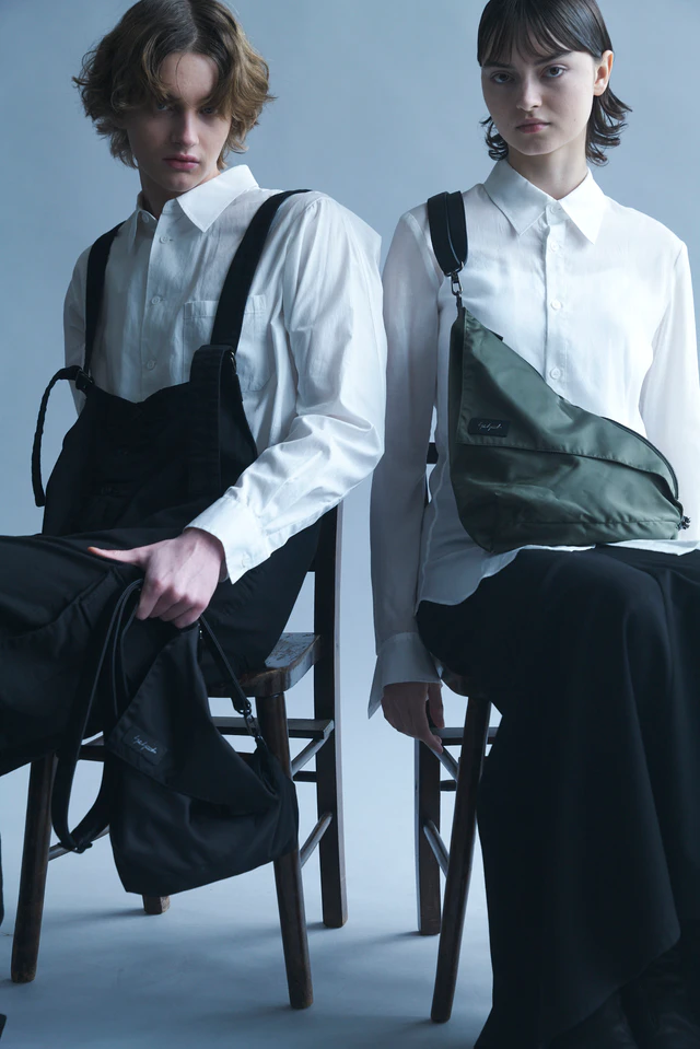 ミニマリズムとドレープの融合、ヨウジヤマモト discord Yohji Yamamotoが贈る最新バッグコレクション