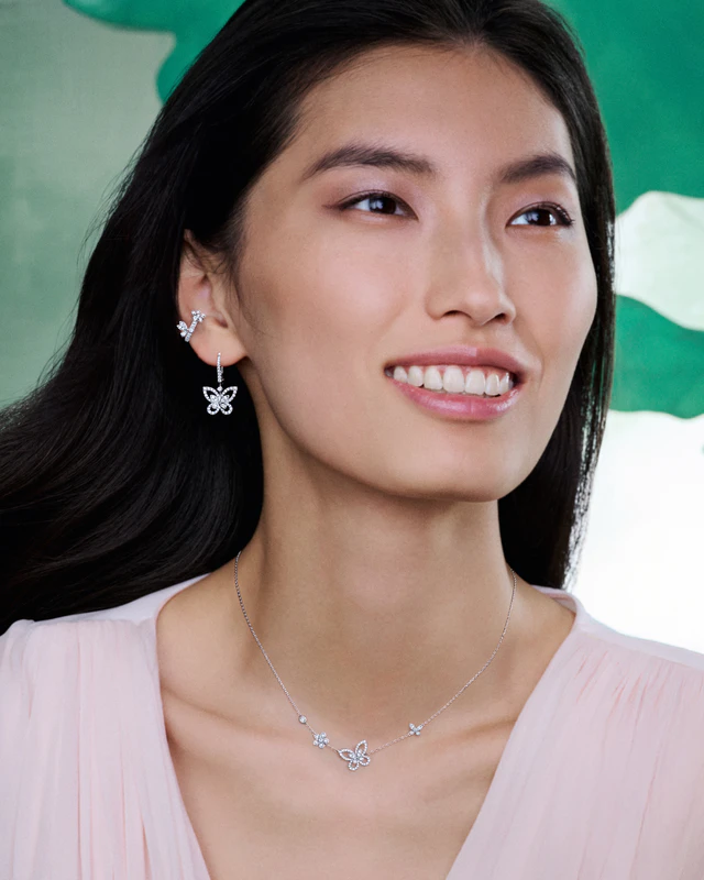 グラフの至宝と自然美の融合、マーキースダイヤモンドが羽ばたくバタフライの誘惑