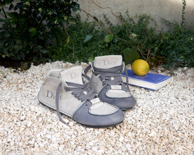 過去と現在が交差するパリの物語、ディオールが提案する2026年フォールキャンペーンの誘惑