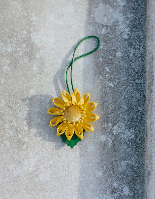 伝統とモダンが衝突する美学、ディオール最新フォールコレクションが映し出す装いの喜び