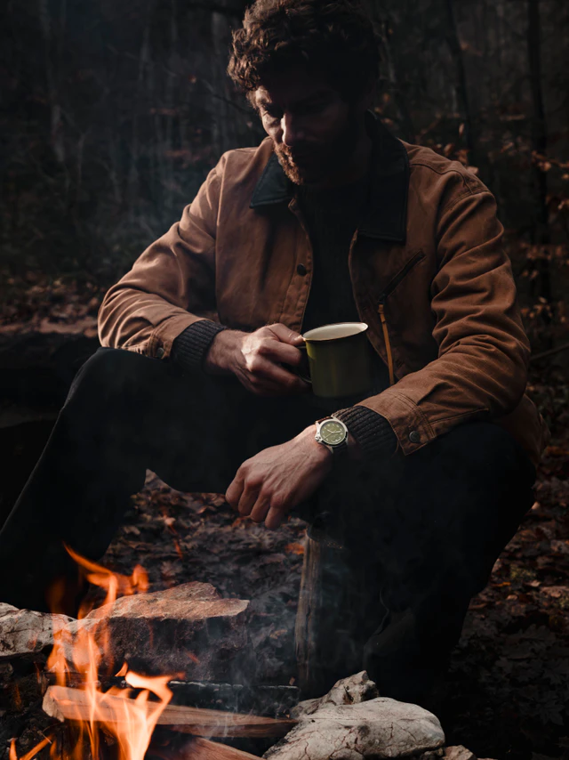 喧騒を離れて自分を取り戻す旅へ、ハミルトンの最新作が示す大人のオフスタイル