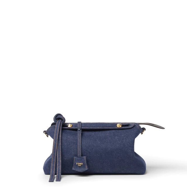 フェンディ「バイ ザ ウェイ ソフト ミディアム」（リバーシブル／W29 x H17 x D13cm）