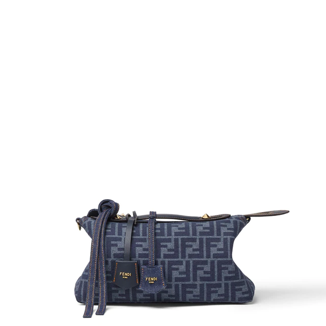 フェンディ「バイ ザ ウェイ ソフト ミディアム」（リバーシブル／W29 x H17 x D13cm）