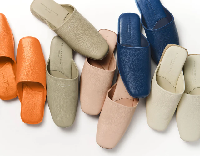 ボナベンチュラとFARFALLAが贈る極上の休息、イタリアが育んだ至高のレザールームシューズ