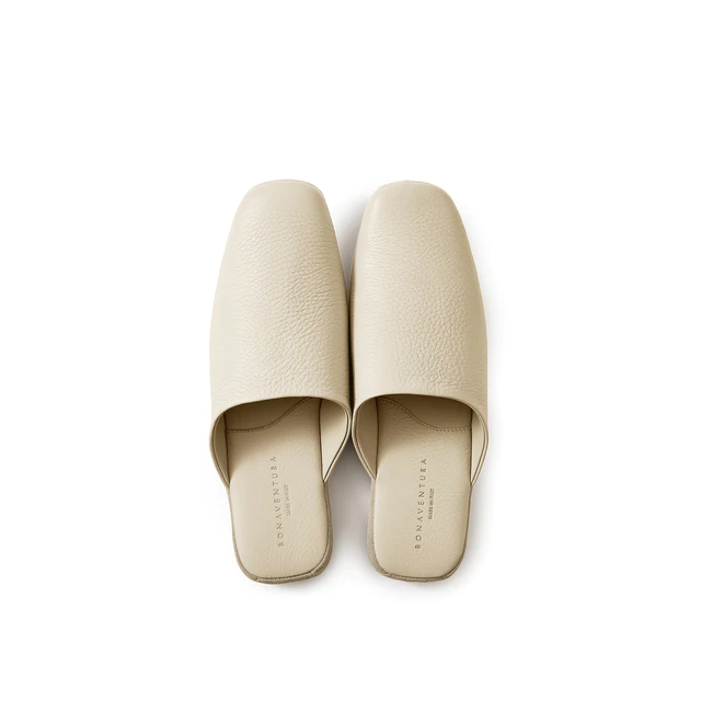 ボナベンチュラ × FARFALLA レザールームシューズ フロントロゴなし ミルク