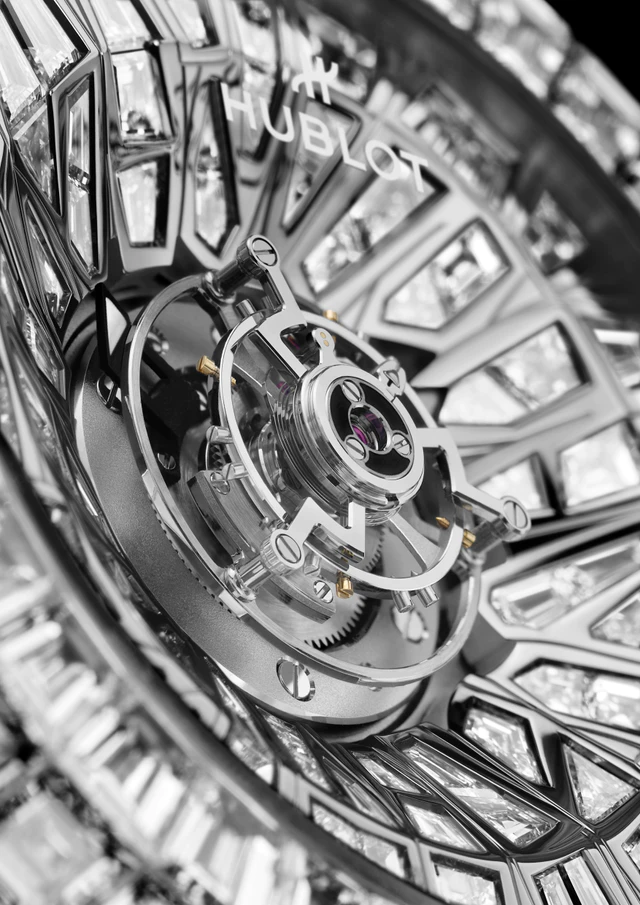 ウブロが拓くオート、オルロジュリーの新たな頂点、ダイヤモンドが渦巻くビッグ、バン、インパクト、ワンミリオンの衝撃