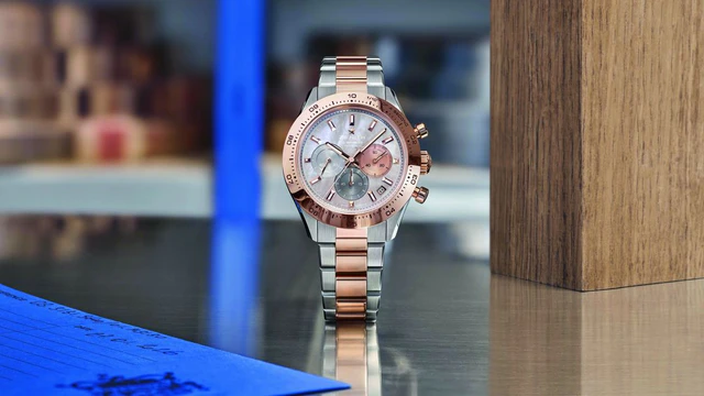 ゼニスが贈る至高のツートーン、クロノマスター スポーツに宿る抑制された美学