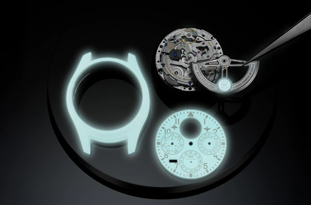 世界限定250本、IWCの伝説的永久カレンダーが次世代の発光セラミック素材と融合