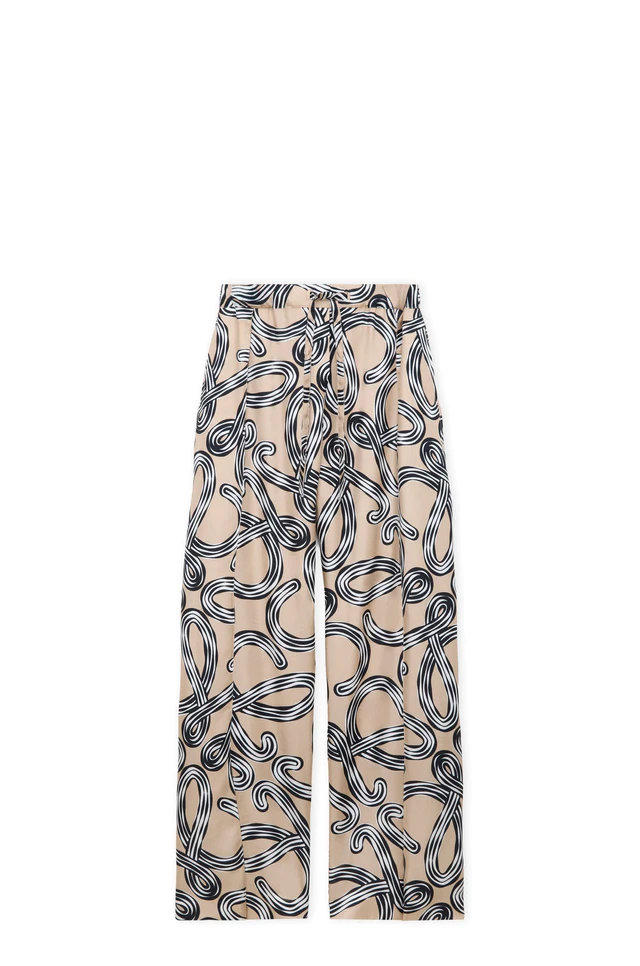 ロエベ「パウラズイビザ 2026」トラウザーズ