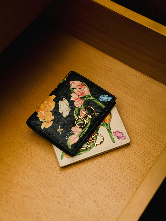 ヴァラ リボンから新作バッグまで、フェラガモのアーカイブが導く母の日ギフト