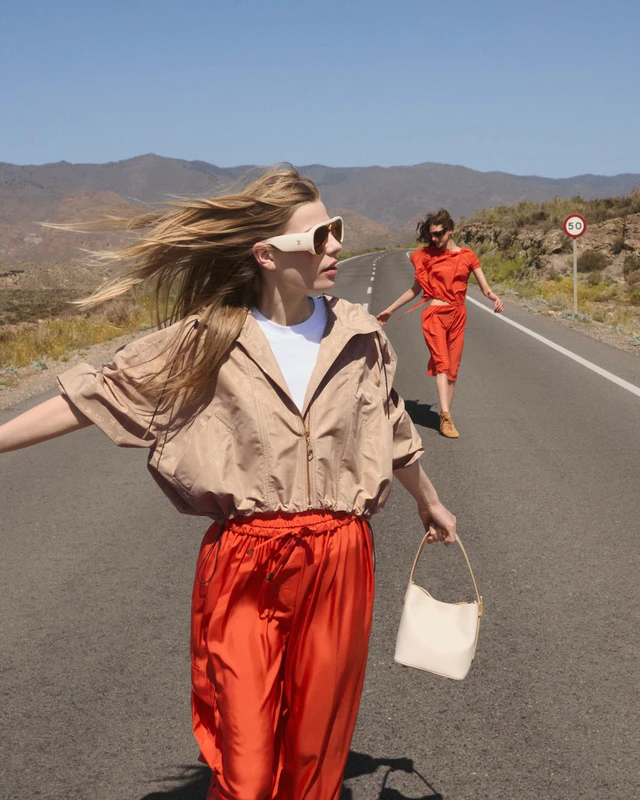 旅先での自由を叶える軽やかな素材、ルイ・ヴィトンの最新ワードローブがもたらす解放感