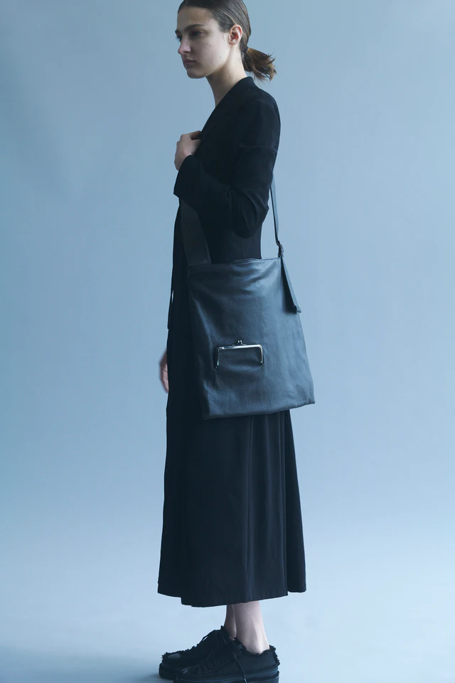 日常の装いを芸術的に昇華する、discord Yohji Yamamotoを代表するアイコニックな最新作