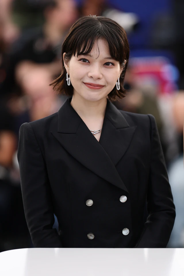 ティファニーの輝きを纏う、カンヌ国際映画祭のレッドカーペットで岸井ゆきのが見せたモダンなスタイル