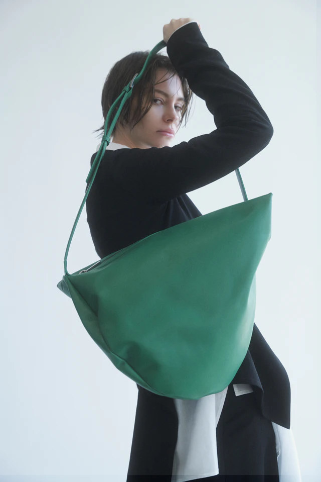 ヨウジヤマモトの美学とイタリアの職人技が融合、discord Yohji Yamamotoの新作バッグ